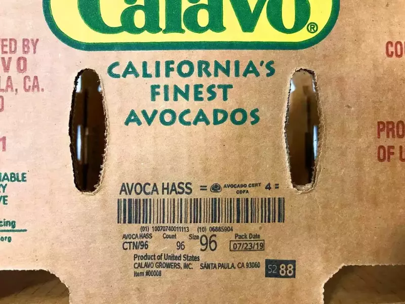 Kartonbox mit Lebensmittelkennzeichnungen