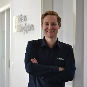 Karl Lindow in den Büroräumen in Estenfeld