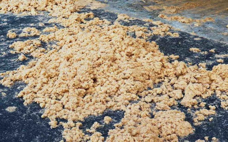 Staub und Holzspäne im Naturheld-Werk