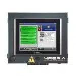 MPERIA 12-Zoll-Industrie-Controller in geschlossenem Gehäuse mit integrierter Touchscreen-Oberfläche zur zentralisierten Steuerung von Druckern, Lasern und Etikettierern entlang der gesamten Produktionslinie.