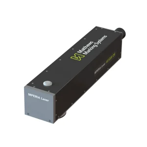 Das MPERIA 50W-Faserlaser-Markiersystem, dargestellt in einer schrägen Produktansicht, für dauerhafte industrielle Markierungsanwendungen.
