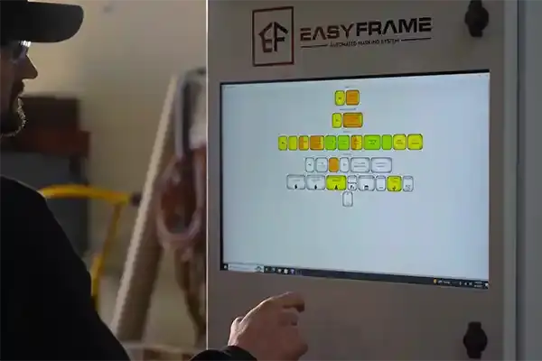 Das EasyFrame-Bedienfeld von EstiFrame mit OEM-Kennzeichnung, betrieben von MPERIA. Ein Mitarbeiter bei der Bedienung des EasyFrame-Bedienfelds.