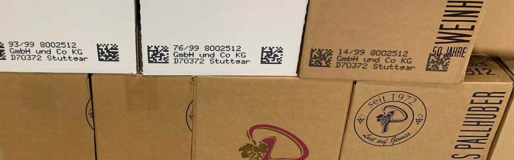 Versandkennzeichnungen auf Kartons anbringen
