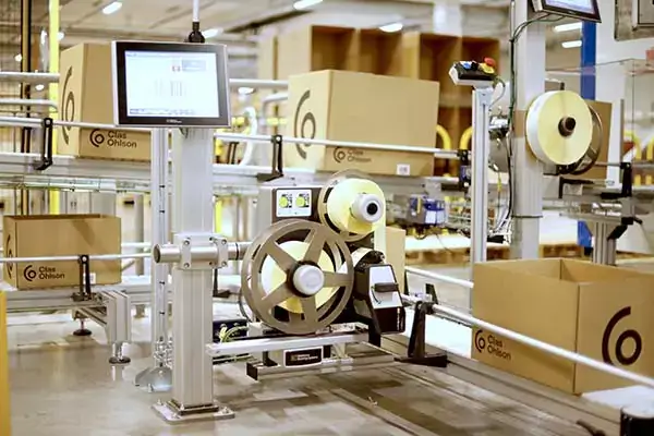 Etikettierung der A-Serie im Werk von Clas Ohlson