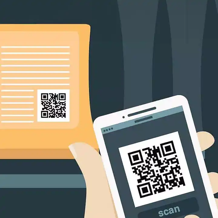 Abbildung einer Person, die mit einem Smartphone einen auf einer Produktverpackung aufgedruckten QR-Code scannt, um auf digitale Informationen zuzugreifen.